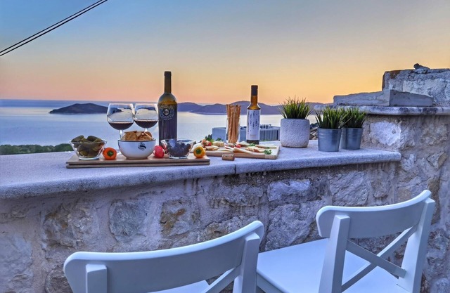 Villa Kanada - Two-Bedroom House with Terrace and Sea View