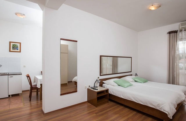 Villa Konalić - Comfort Studio Apartment with Balcony and Sea View