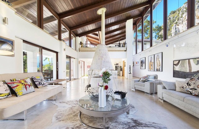 Villa Krystal - Four Bedroom Villa, Sleeps 8