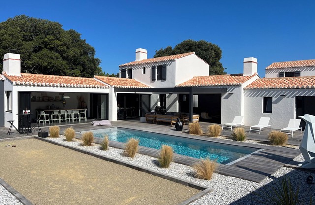 VILLA LA BOSSE 1OP ☀️ Heated swimming pool, Boules pitch, XXL BioClimatic pergola