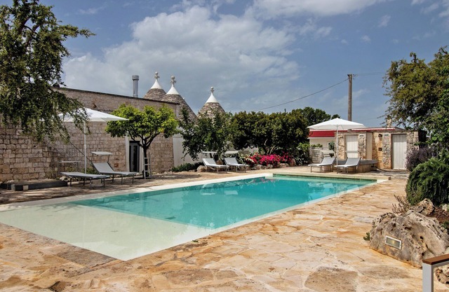 Villa 'La Dimora Dello Zio' with Private Pool, Private Terrace and Wi-Fi