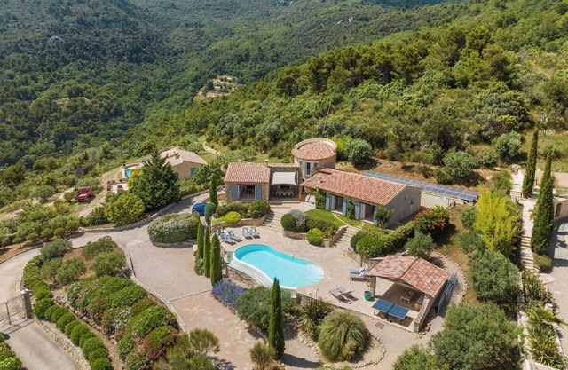 Villa La Genestière - family oasis and golfer's dream with infinity pool
