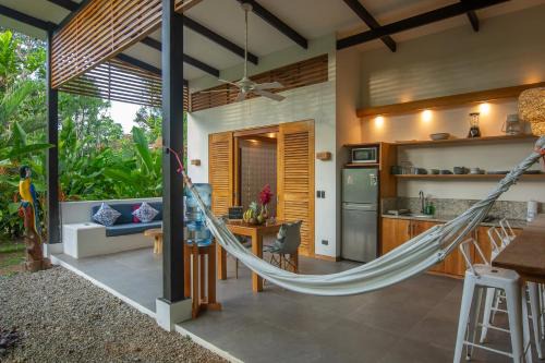 Villa Lapa - Pool - 10-Min Walk to Shore