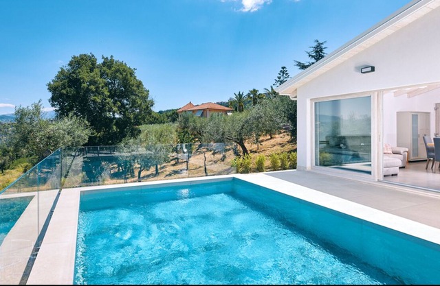 Villa Laurì - Villa with swimming pool