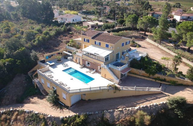 Villa Le Clos des Chênes 300m2 with swimming pool sleeps 19