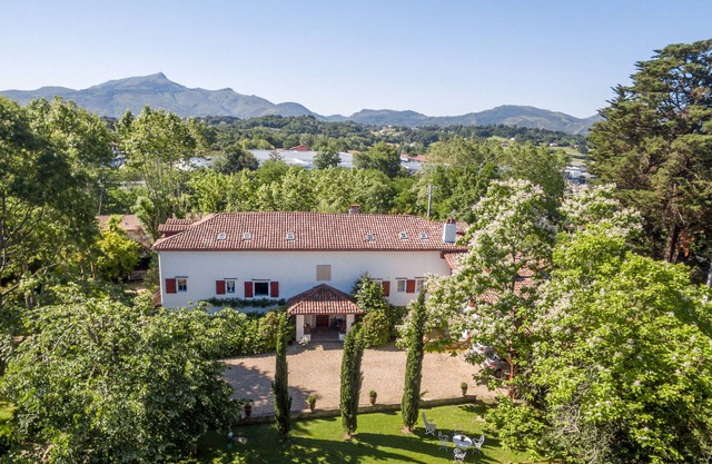 Villa LES CYPRÈS - Villa with pool, Urrugne