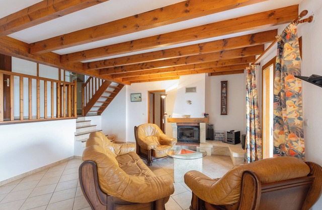 Villa 'Les Tamaris' with Mountain View, Private Terrace and Private Garden