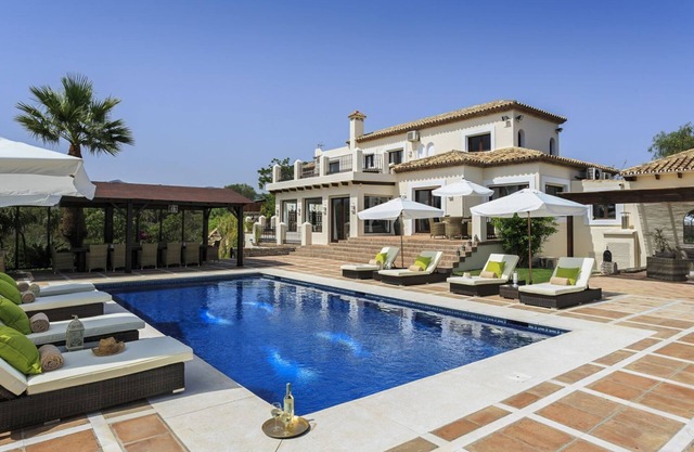 Villa Lola - Five Bedroom Villa, Sleeps 10