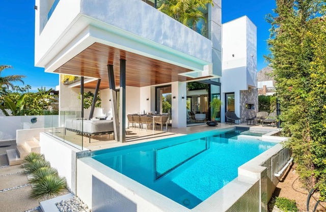 Villa Los Elementos - Four Bedroom Villa, Sleeps 10