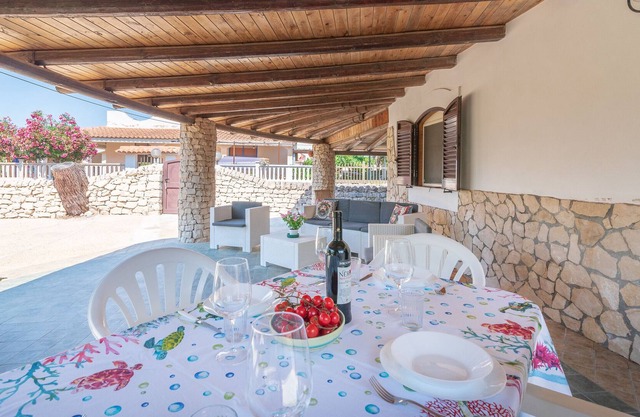 Villa Maison Essential close to the Beach with Sea View, Garden & Wi-Fi