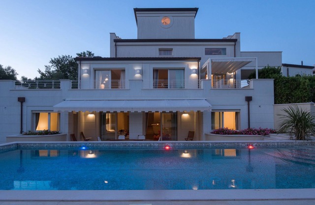 Villa Mandara 8+2, Emma Villas