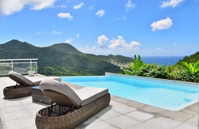 Villa Mapou - 2 swimming pools - sleeps 13 - sea view - Les Anses d'Arlet