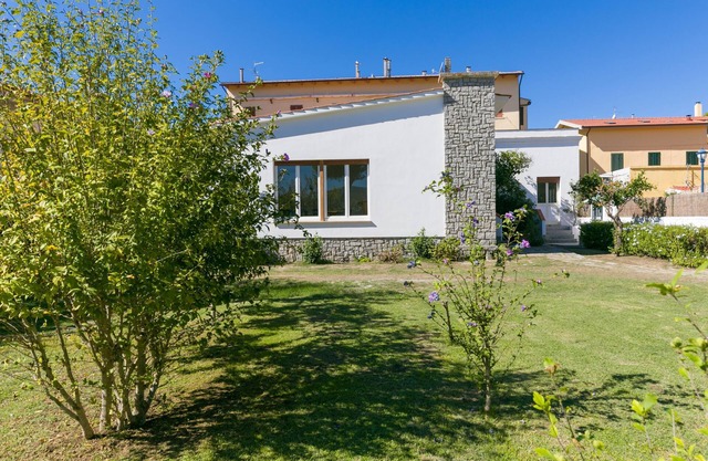 Villa "Mattera" with spacious garden and close to the sea