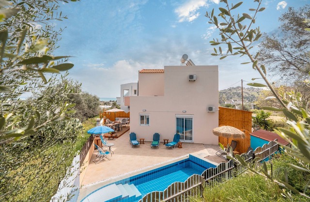 Villa 'May Rose' with Sea View, Wi-Fi and Air Conditioning