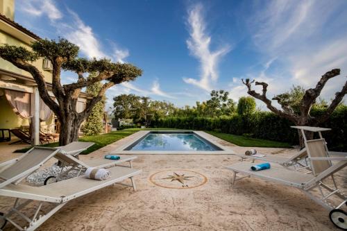 Villa MERAVIGLIA, heated pool, 16 km from the sea