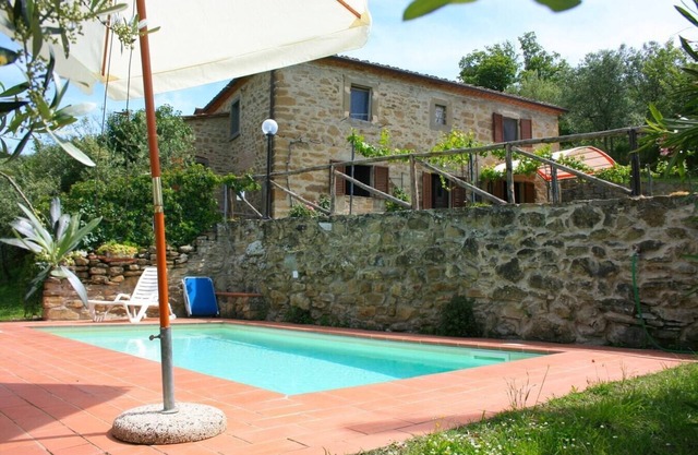 Villa Mezza - Tuscan farmhouse with pool