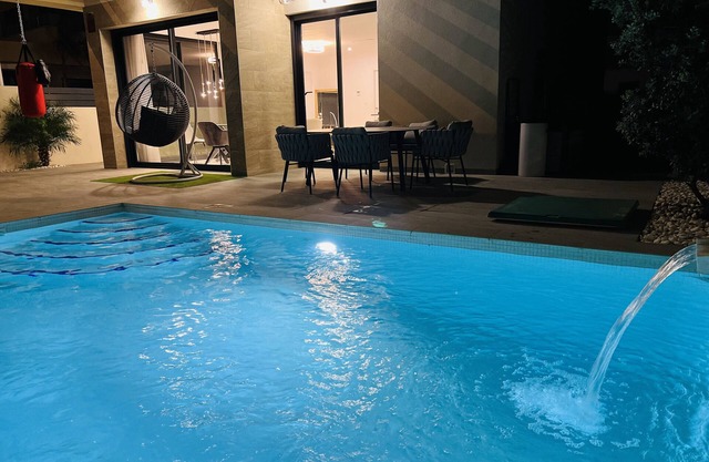 Villa 'Moderna Y Luminosa' with Private Pool, Wi-Fi and Air Conditioning
