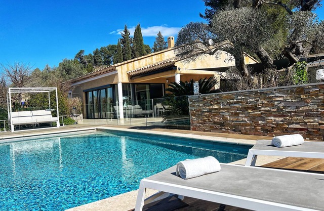 Villa Moderne, Piscine Chauffée, Proche Bandol