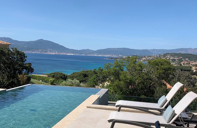 Villa Napoleon, vue mer Exceptionnelle, Grande Piscine à Debordement