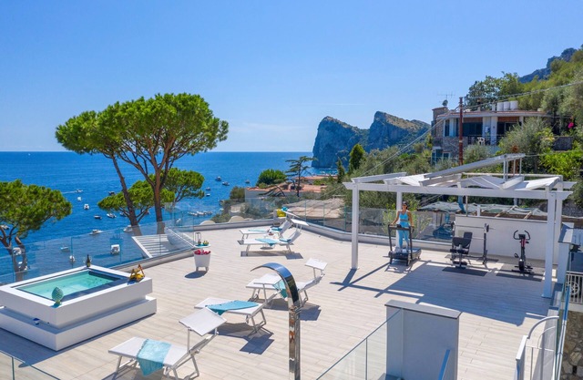 Villa Neranyum with private pool, hydromassage, sea view and parking