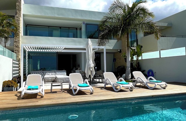 Villa Neveda (Adeje) - 4 bedrooms - Sea view & Pool