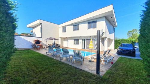 Villa Nin with private pool