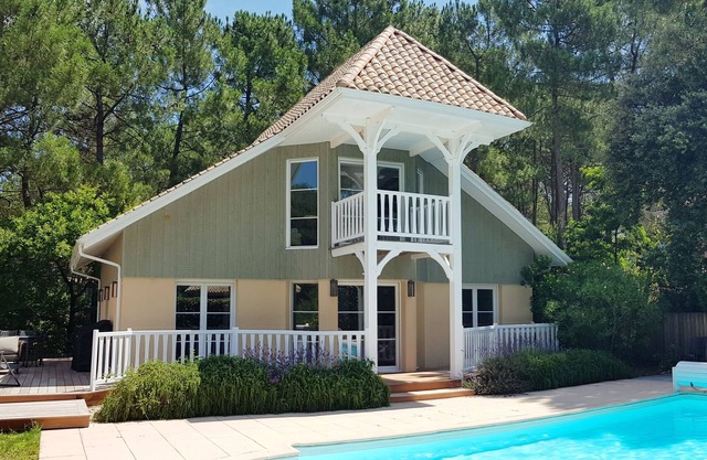 Villa No. 8 Eden Club, 3 bedroom private heated pool wi fi