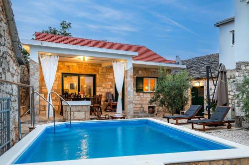 Villa Oaza Primošten With Heated Pool