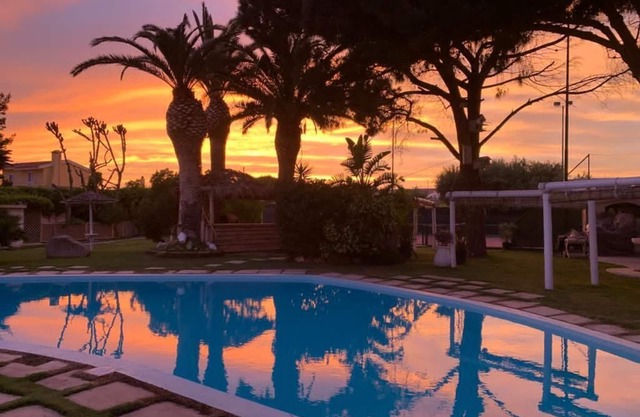 Villa Oleandra Quartu Sant'Elena, private pool and tennis court, 4,000m garden