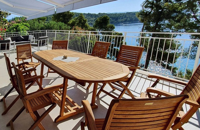 Villa on the seafront for 8 people