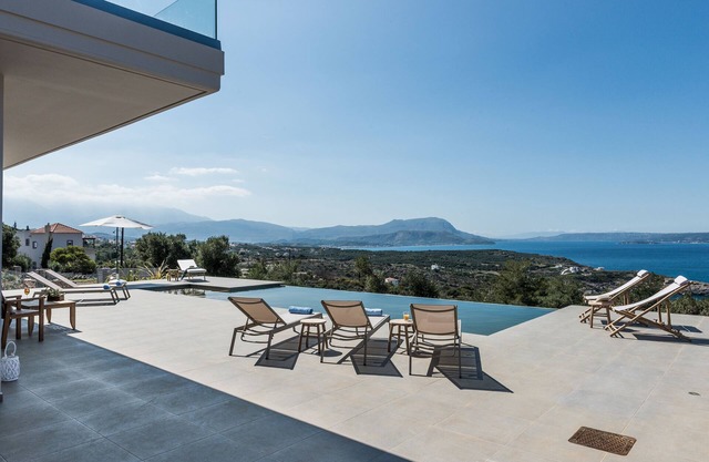 Villa Palm by NiMaRvillas, up to 10, stylish stunning cretan views infinity pool