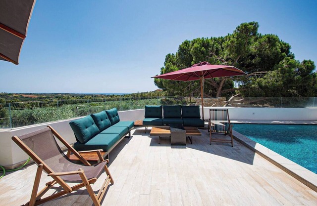 Villa Panoramique: Pool & Jacuzzi & Forest Farmhouse