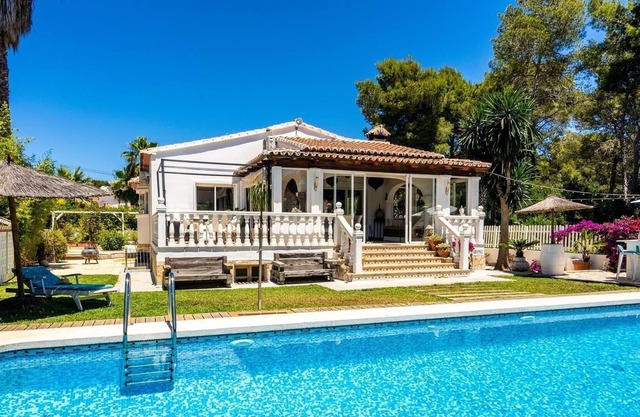 Villa Parini with mountain views, pool, garden & Wi-Fi