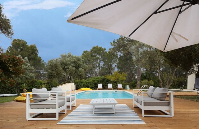 Villa Perdigal : pool, petanque, trampoline, ping-pong, basketball, babyfoot, swing, indoor bike.