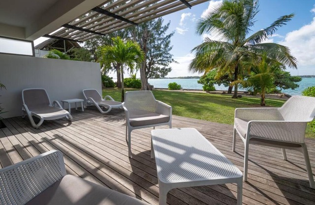 VILLA PIEDS DANS L'EAU - GRAND BAIE