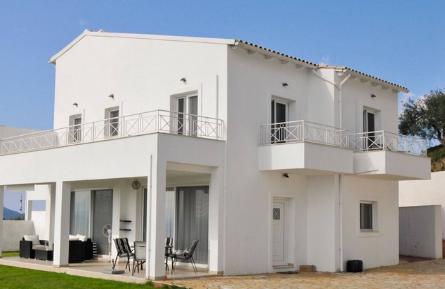 Villa Pleiades - Three Bedroom Villa, Sleeps 8