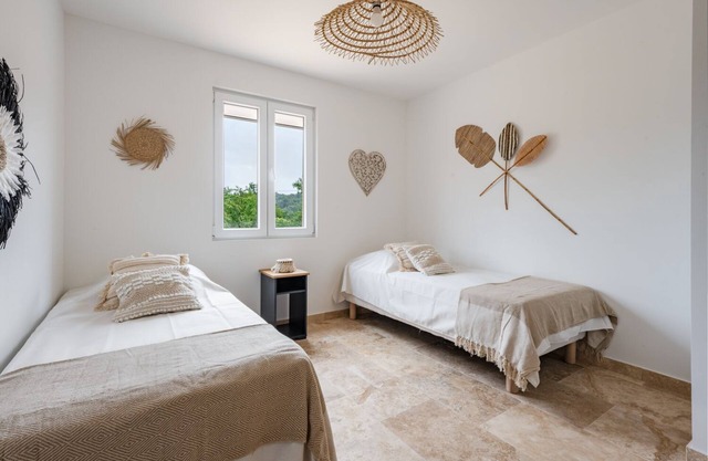 Villa Provençale Neuve de 100m² Avec Piscine !