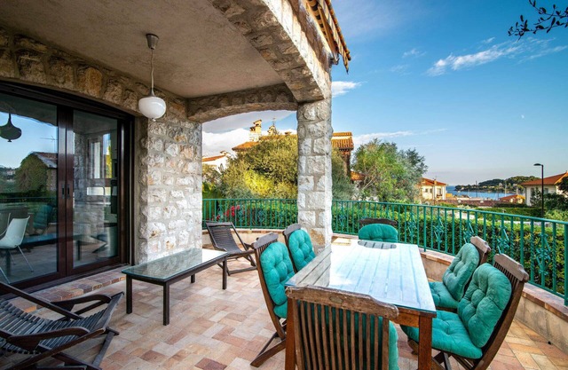 Villa Primavera - Studio Apartment, Sleeps 9