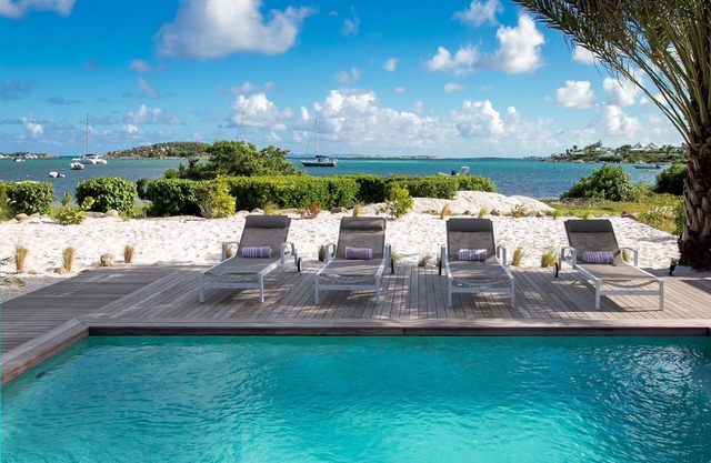 Villa Pure - Luxury beachfront villa with private pool and amazing sea views