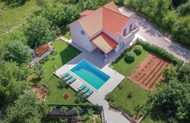 Villa Radosevic near Split, heated pool