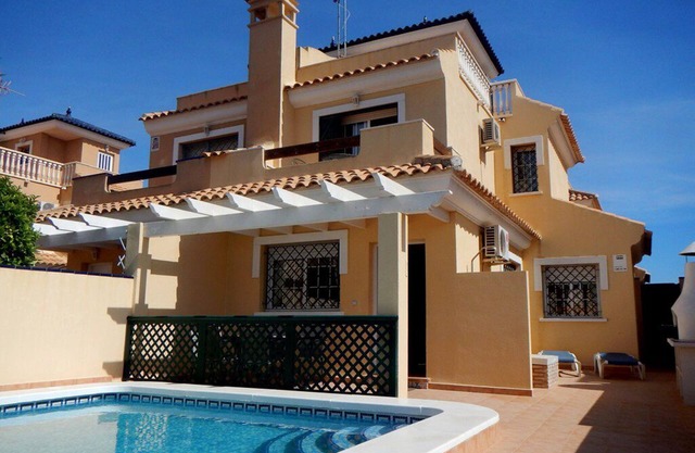 Villa Relax with private pool on the beach