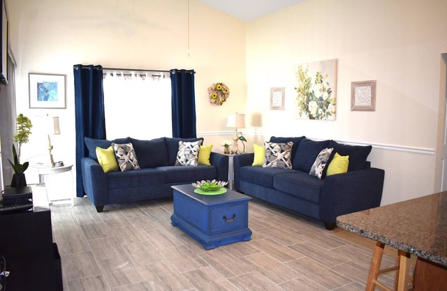 Villa Reve - spacious 4 bedroom home, 2 bedroom suites, private pool, great location