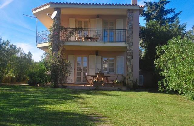 Villa Rosa, Budoni. Independent villa 150 meter from the beach, free wi-fi , A/C