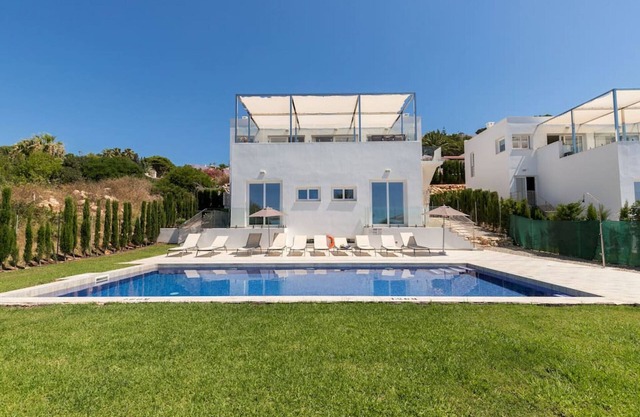 Villa Sunset · Villa Sunset ❤️Seaviews ❤️Free AC & WiFi