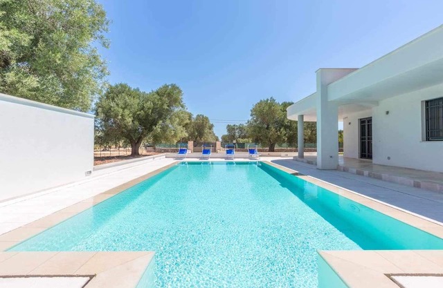 Villa Stella Cadente. Privacy, Torre Guaceto Reserve at 4 km. Wow what a peace!