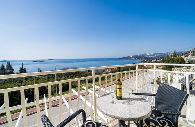 Villa Samba - Standard One-Bedroom Apartment with Balcony and Sea View