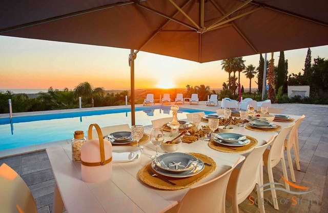 "Villa Sara" with Sea View, Pool & Wi-Fi