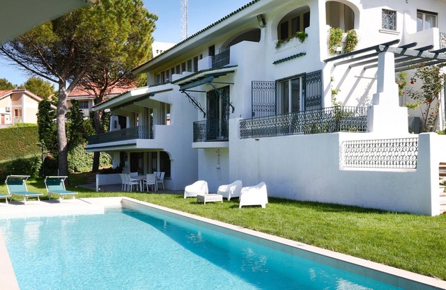 Villa Sarah 10+2, Emma Villas