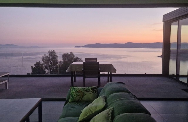 Villa sea view 180° heated pool 500 m from the beach