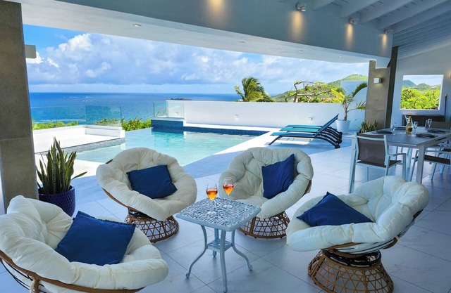 Villa Seascapes, a luxury 4-bedroom home with stunning 180° ocean view